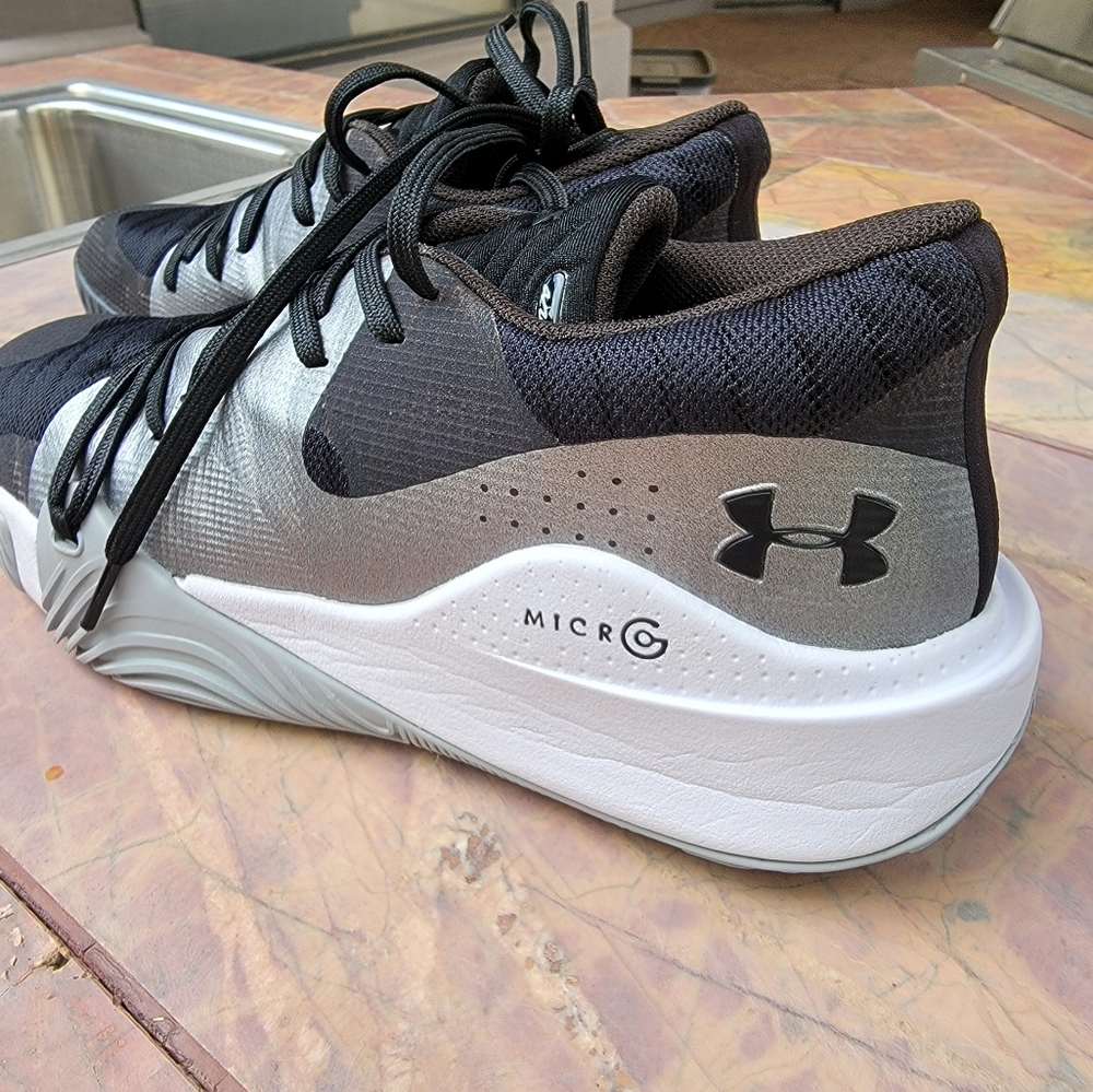 Men's UA Anatomix Spawn Low Basketball Shoes Size 7